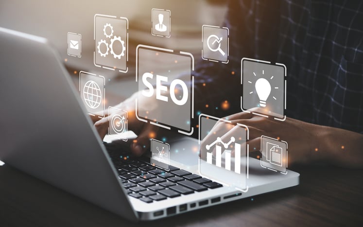 SEO callouts above a laptop